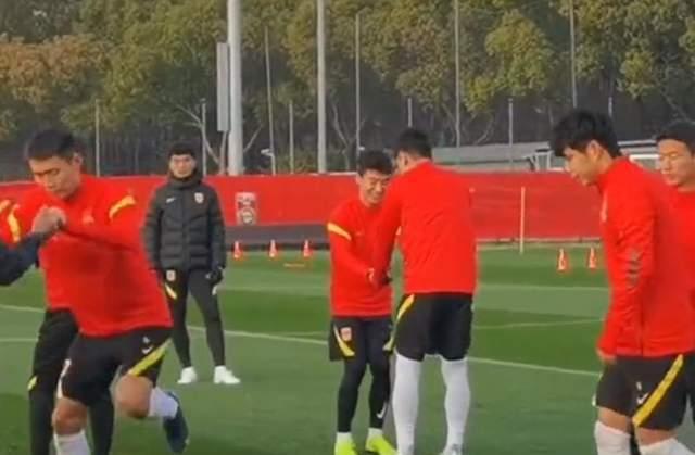 记者爆料男足视频,记者爆料曝光震撼瞬间